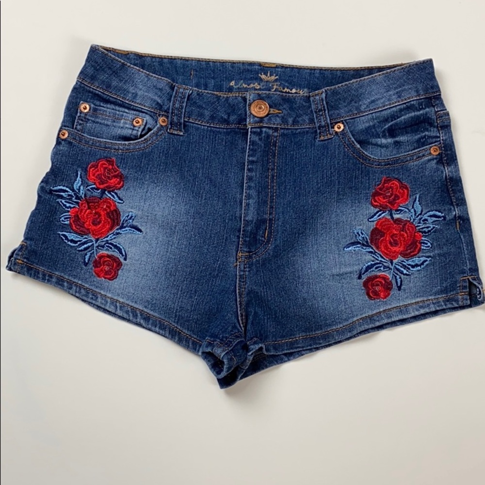🌹Almost Famous high-rise rose embroidered shorts